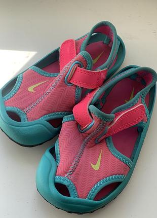 Босоніжки для дівчинки nike