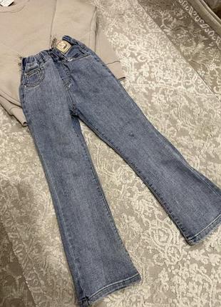 Продам!!! очень стильные джинсы клеш на девочку с на 7-8 лет👧🌸