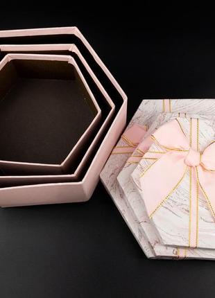 Коробка подарункова шестикутна з бантиком. 3шт/комплект. колір рожевий. 19х10см3 фото