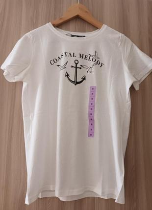 Новая женская футболка белого цвета с принтом