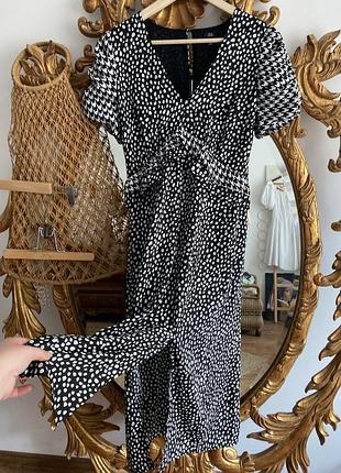 Вишукана сукня в горох river island