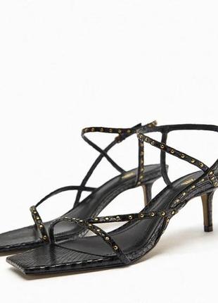 Классные удобные кожаные босоножки zara