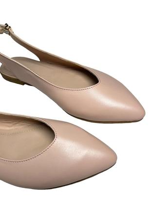 Шкіряні жіночі балетки з відкритою п'яткою ніжно-рожевого кольору 🌸