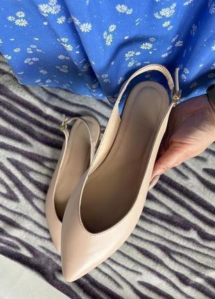 Шкіряні жіночі балетки з відкритою п'яткою ніжно-рожевого кольору 🌸