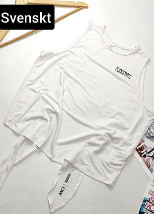 Майка женская футболка белого цвета с вырезом на спине от бренда svenskt l
