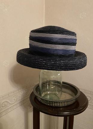 Соломʼяний капелюшок синього кольору