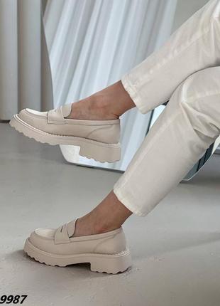 Бежеві молочні жіночі лофери туфлі з натуральної шкіри шкіряні лофери туфлі на потовщенній підошві8 фото