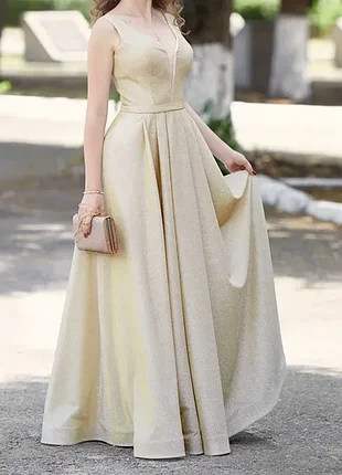 Плаття на випускний вечір з золотим напиленням.