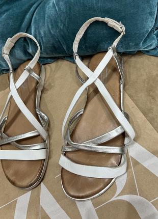 Кожаные босоножки 5 th avenue guess zara