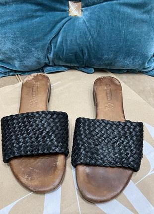Шкіряні шльопанці 5 th avenue guess zara