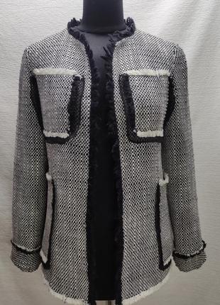 Женский пиджак в стиле chanel.