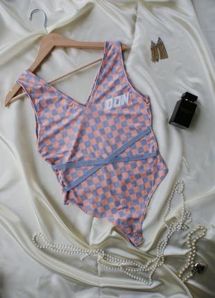 Брендовый купальник танга принт шахматная клетка от boohoo
