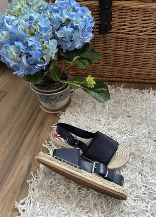 Очень красивые босоножки томи Tommy hilfiger