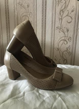Туфлі жіночі, шкіряні , розмір 38.