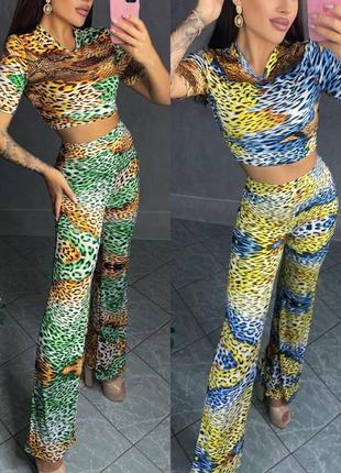Яркие костюмы с эксклюзивным принтом
