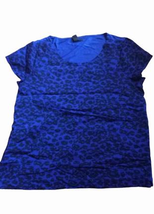 Футболка в гарний принт