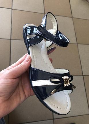 Босоніжки, сандалики