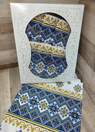 Подарунковий набір святкова скатертина з серветками