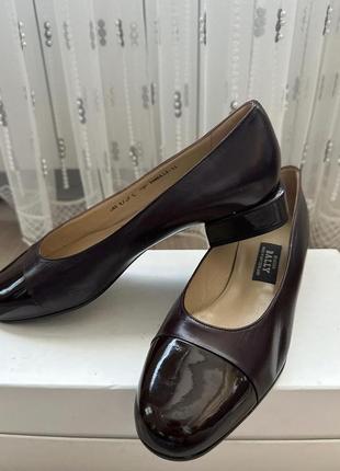 Кожаные итальянские 🇮🇹 женские туфли лодочки на маленьком низком каблуке bally 37-38 размер