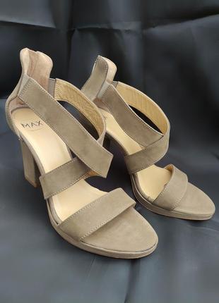 Босоножки max vero cuoio из нубука пудровые бежевые нубук натуральная кожа итальянские кожаные туфли