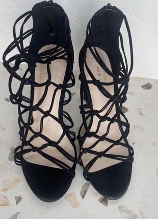 Босоножки heels черные 39