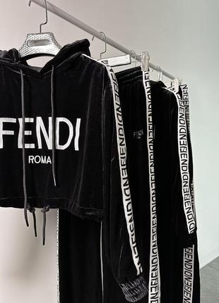 Костюм в стилі fendi