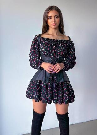 Неймовірний комплект сукня з квітковим принтом рукавами ліхтариками на резинці із зав'язками коротка приталена з корсетом із екошкіри на шнурівці