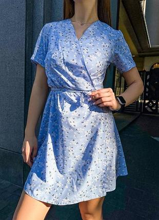 Идеальное цветочное платье мини на запах с короткими рукавами летнее софт