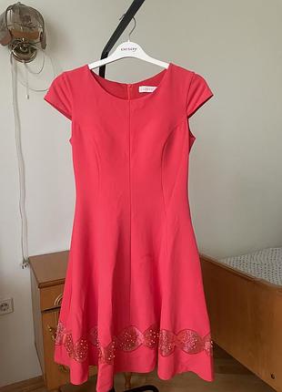 Червона літня жіноча сукня