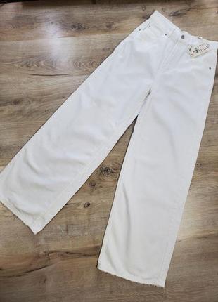 Белые джинсы cropp