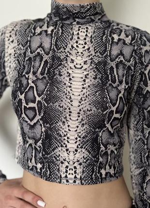 Кроп топ, зі зміїним принтом