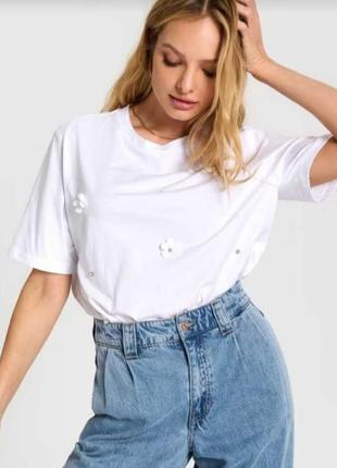 Новая футболка свободного кроя белая