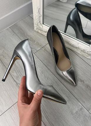 Металеві туфлі на шпильці 40р туфлі лодочки срібні жіночі лодочки zara basic collection туфлі човники на вузьку ногу туфлі на шпильці