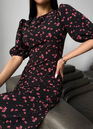 Гарна якісна сукня максі силуетного  крою у квітковий принт з розрізом на нозі та короткими рукавами5 фото