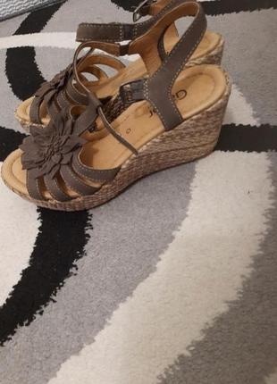 Босоніжки нові сток.