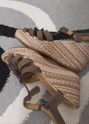 Босоніжки нові сток.