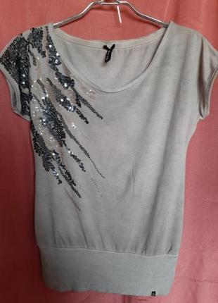 Нарядная футболка