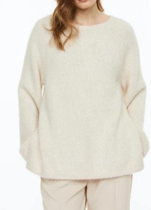 Теплый свитер оверсайс с широкими рукавами