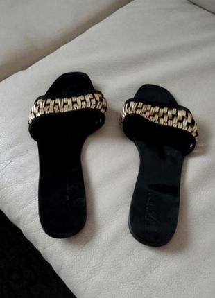 Натуральные замшевые шлепанцы zara черный матовый +золото