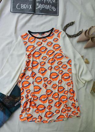 Яркое платье туника свободного кроя принт поцелуи губки