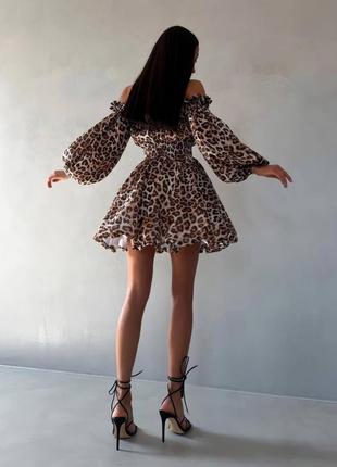 Красивый атласный платок