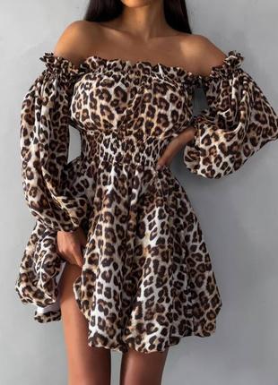 Красивый атласный платок