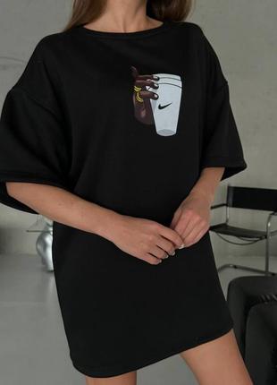 Жіноча футболка оверсайз з принтами2 фото