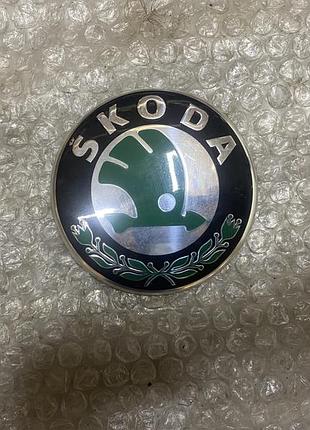 Значок решётки радиатора skoda octavia a5 2004-2009, оригинал, б.у., 1u0853621c