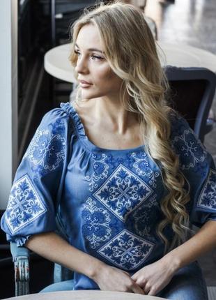 Женская блузка - вышиванка говерла, вышивка крестик, сорочечный джинс, р. s.m.l.xl.2xl джинс с бел1 фото