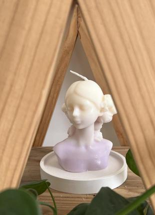 Ароматная свеча ручной работы «девушка с цветами в волосах»3 фото