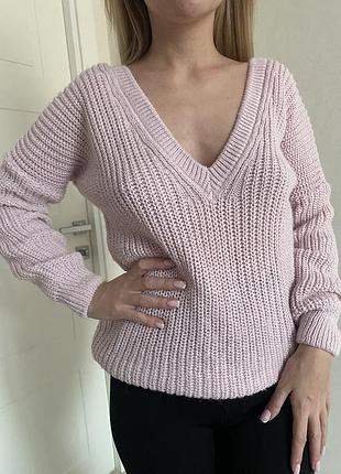 Пудровый свитер