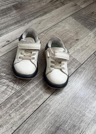 Кроссовки светящийся подошва размер 25