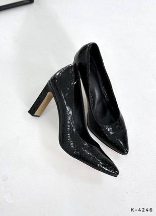 Класичні туфлі - nensi , чорні рептилія, натуральна лакована шкіра2 фото
