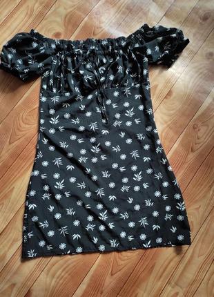 Сукня чорного кольору з коротким рукавом з шнурками на грудях2 фото